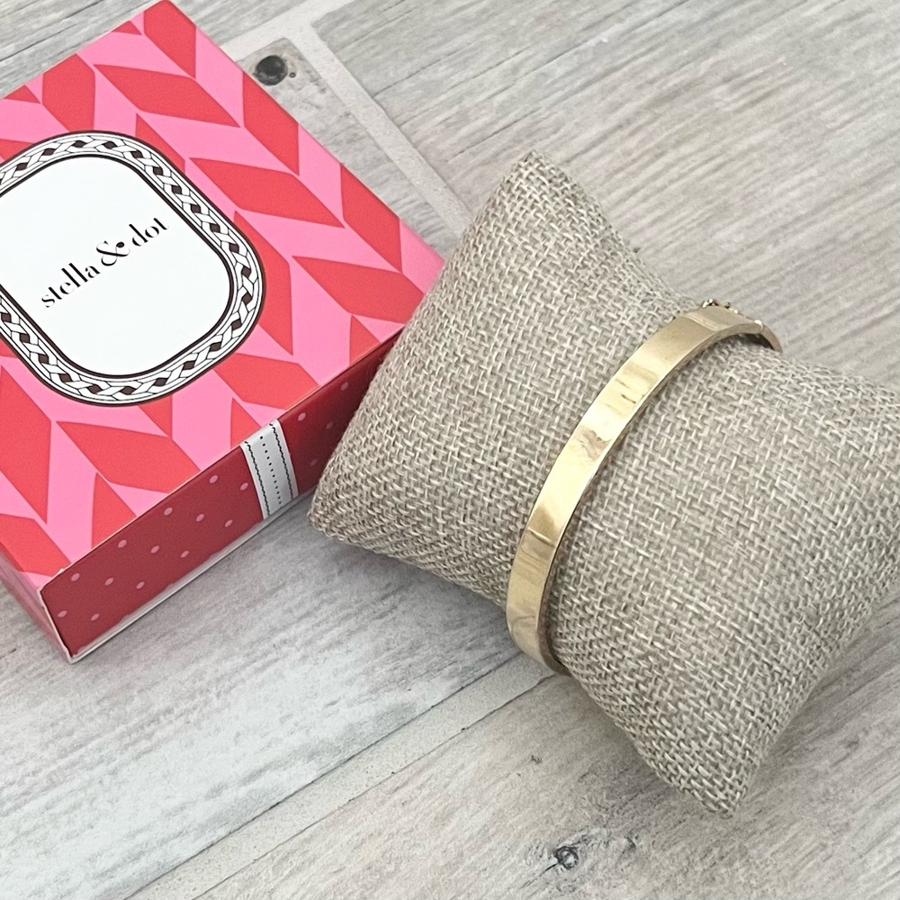 Stella & Dot Gold Signature Bangle